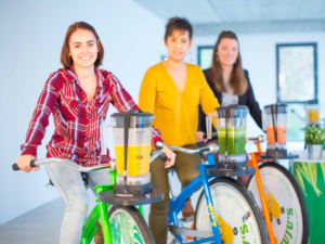 jujus-eventos-corporativos-bicicleta-batidora-licuadora-eco-responsable-deportivo Evento Empresa - Bicicleta Smoothie - Bicicleta batidora- Un evento eco-reponsable