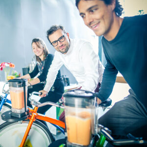jujus-eventos-corporativos-bicicleta-batidora-licuadora-eco-responsable-smoothie Evento Empresa - Bicicleta Smoothie - Bicicleta batidora- Un evento eco-reponsable