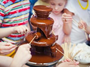 4x3-eventos-empresas-comerciales-fuente-de-chocolate-2 Evento Fuente de chocolate