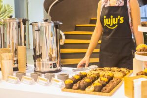 jujus-evento-animacion-cofee-shop-1 Evento Coffee Shop - corporativos y evento comercial